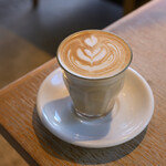 LATTE GRAPHIC - セット カフェラテ＠480円＋税 │ 平日13:36頃訪問→13:46頃入店＆着席