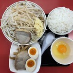 ラーメン もっけだの - 『朝食セット(ラーメン・ライス大・野菜マシマシ・背脂普通＋A賞特典)＋ニンニク』