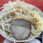 ラーメン もっけだの - 『朝食セット(ラーメン・ライス大・野菜マシマシ・背脂普通＋A賞特典)＋ニンニク』のハーフラーメン野菜マシマシ＋ニンニク