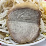 ラーメン もっけだの - 『朝食セット(ラーメン・ライス大・野菜マシマシ・背脂普通＋A賞特典)＋ニンニク』の豚