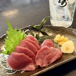 明治亭 - 馬刺し小と山崎ハイボール