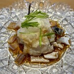 美味いもん屋 わ多なべ - フグの湯引き　厚切りで身の旨味が濃い。