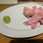 焼肉やっちゃん 京橋本店 - 上ロース(ワサビ醤油)ハーフ
