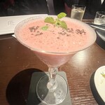 サントリーバー＆ダイニング 北新地 水響亭 - こちらはチョコも入ったいちご系のカクテルだったかな？