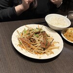 토셰 카이힌마쿠하리점 - レバニラ炒めと小ライス