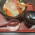 和食飛賀屋 - 料理写真:新年丼。全体像。