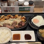 鉄板焼天神ホルモン 博多駅店 - 