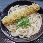 はなまるうどん 肉店 - 料理写真:かけ中520円＋ちくわ天130円