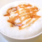 TENSUKE CAFE yanaka - ケーキ+カフェ 1004円 のキャラメルラテマキアート