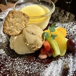 炭火焼肉 たけのうち - なめらかプリンアイス添え