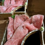 炭火焼肉 たけのうち - 大トロ牛刺しのあぶり