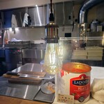 Pizzeria SALUTE - 照明がレトロぉ〜