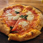 Pizzeria SALUTE - １番人気のマルゲリータ