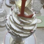 ラデュレ - これがLチョコレート。アラザンは美しいけれども硬過ぎる。