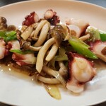 ポチの家 - タコガーリック焼  少しオイリーだけど…ニンニクが しっかり感じられ 旨みとコクがあり  全体のバランスが良く とても美味しい