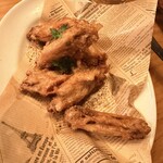 CONA - やみつきスパイスチキンウィング550円