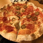 CONA - 550円のピザ　けっこうデカい！