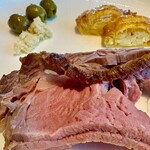 PACIFIC TABLE - ローストビーフと蟹のアリュメットパイ