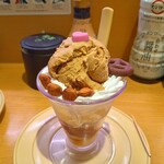 スシロー - ★★★★キャラメルパフェ 360円 上品なキャラメルでアーモンド も 程よい アクセントになっていて美味しい！