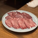 炭火焼肉ホルモンさわいし - 黒毛和牛上タン、和牛特選ハラミ