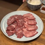炭火焼肉ホルモンさわいし - 和牛特選ハラミと黒毛和牛上タン