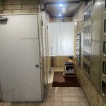 料理 むら上 - ビルの突き当たり