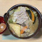ほうとう蔵 歩成 - 黄金ほうとう(豚肉入り)