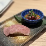 和牛焼肉 古太郎  - 和牛炙り握りとボケユッケ