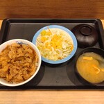 松屋 - 料理写真:牛めし 味噌汁付・生野菜