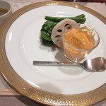 季節の野菜の盛り合わせ　バーニャカウダソースで