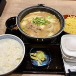 吉野家 - 料理写真:牛肉玉ラーメン鍋膳(とんこつ)