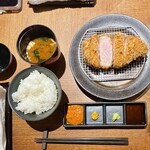 とんかつ ここまでやるか。 - 