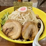 ヤマネコ軒 - 黒醤油特製豚そば並＋ヤサイマシ＋オロチ麺に変更