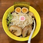 ヤマネコ軒 - 黒醤油特製豚そば並＋ヤサイマシ＋オロチ麺に変更