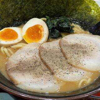 横浜家系ラーメン 丸岡商店_0