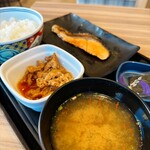 吉野家 - 料理写真:焼魚定食　牛小鉢　752円