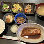 じゅえり - 日替わり定食（鯛の煮付け）