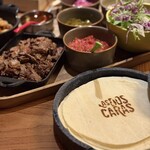 LAS DOS CARAS MODERN MEXICANO Y TACOS - 