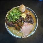 RAMEN HITONI YASASHIKU - 【葱みそ（輪）tp半コツ×ニラ辛sv味付玉子】