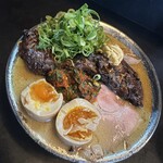 RAMEN HITONI YASASHIKU - 【葱みそ＝tp半コツ×ニラ辛sv味付玉子】