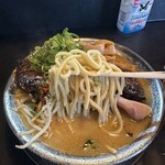 RAMEN HITONI YASASHIKU - 【葱みそ＝中太ストレート麺】