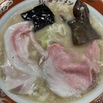 煮干しのビリー - 塩豚骨 1000円  十勝マンガリッツァレアチャーシュー 700円  マンガリッツァ背脂300円