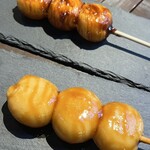 弁天茶屋 - 三福だんご(特製しょうゆ・くるみ入り味噌)