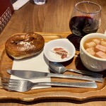 ドイツ国家認定食肉加工マイスターの店 AkitaHam. - プレッツェルセット(ハム屋のトマトスープ)+ワインシングル(赤)