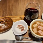 ドイツ国家認定食肉加工マイスターの店 AkitaHam. - プレッツェルセット(ハム屋のトマトスープ)+ワインシングル(赤)