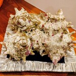 酒場ダイニング芳〜HANA〜 - 『お店の装飾・サザエの殻』