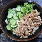 手打ちセルフうどん 海侍 - 肉わさび漬けぶっかけ650円＋焼飯おむすび100円