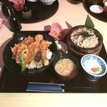 三枚目 助五郎 - 国産豚と旬野菜の天丼、冷やしそばセット