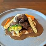 ルヴァン - 豚ほほ肉のスパイス赤ワイン煮込み