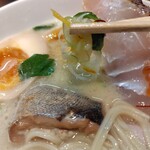 麺家 たけ田 - 柚子皮、三つ葉、白ネギ